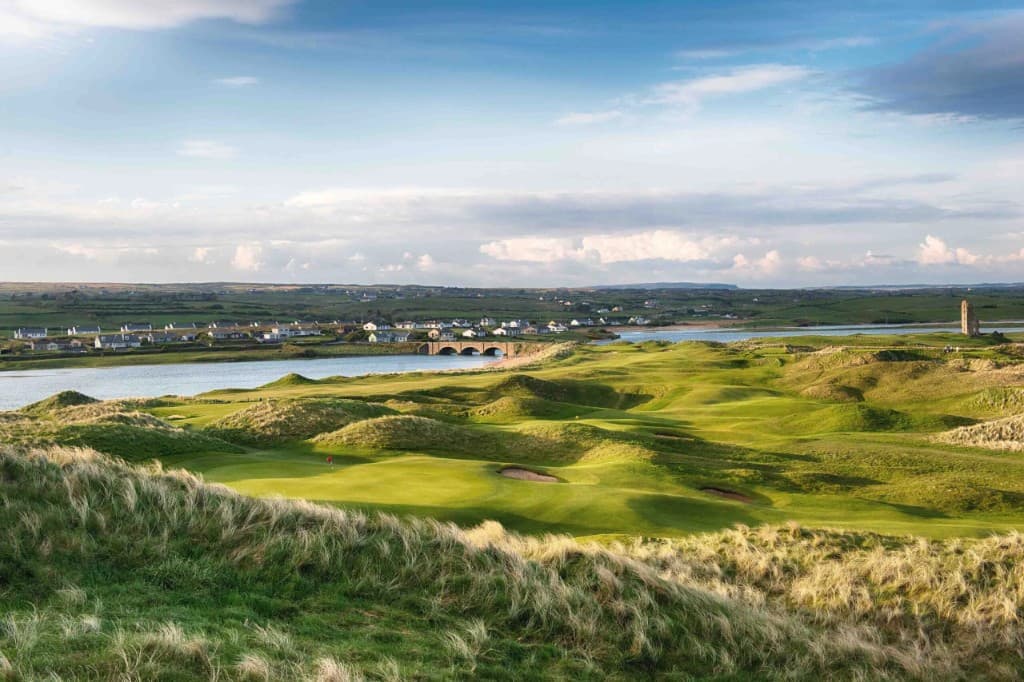 Lahinch Old Course beside the Inagh River and Dough Castle